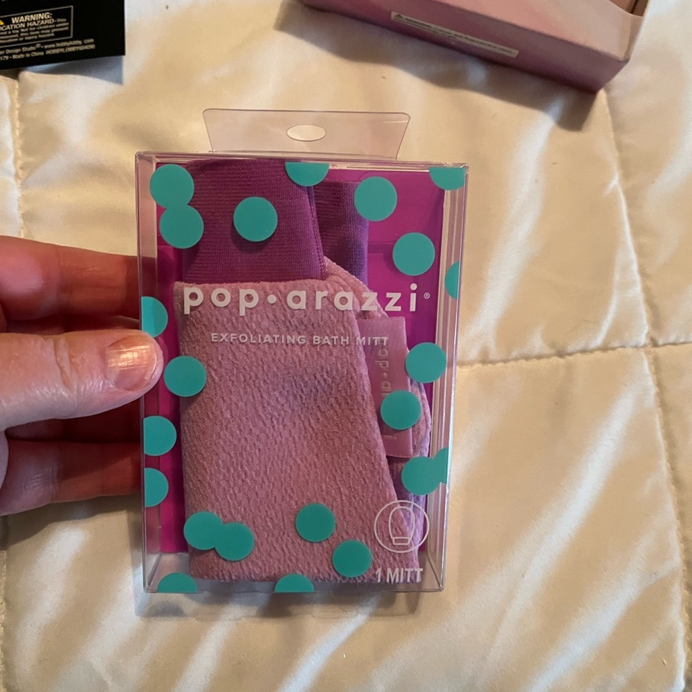 Exfoliating Bath Mitt - Pink